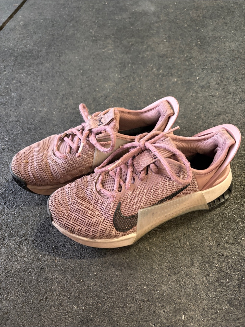 Nike Women's Mauve Mesh Training Sneakers with Black Swoosh Metcon